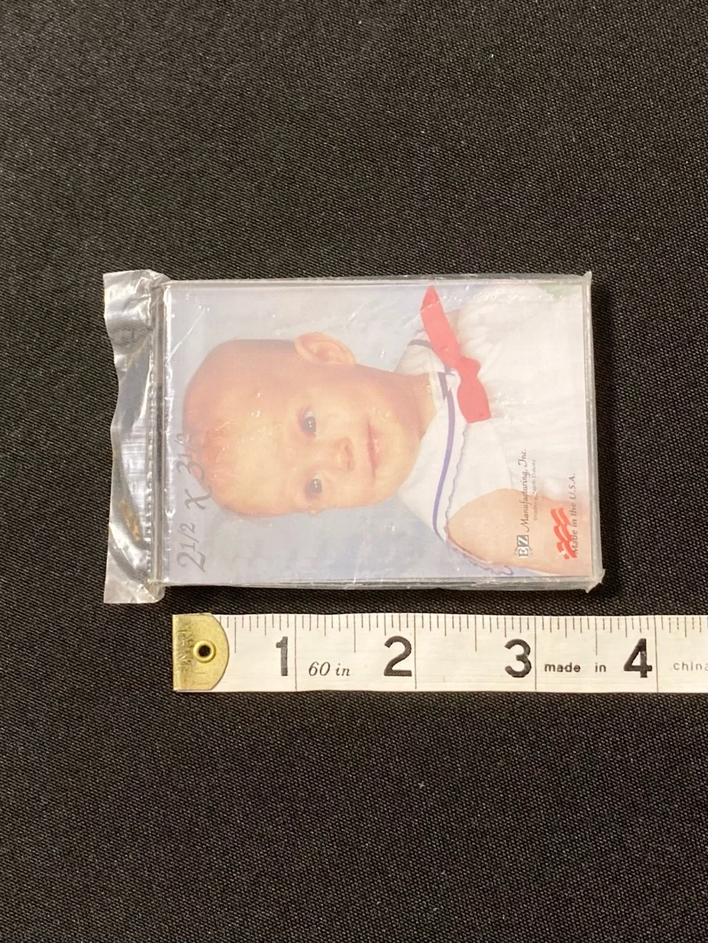 ⭐️ Vintage Transparent Plastic 2.5” x 3.5” Magnet Picture Frame